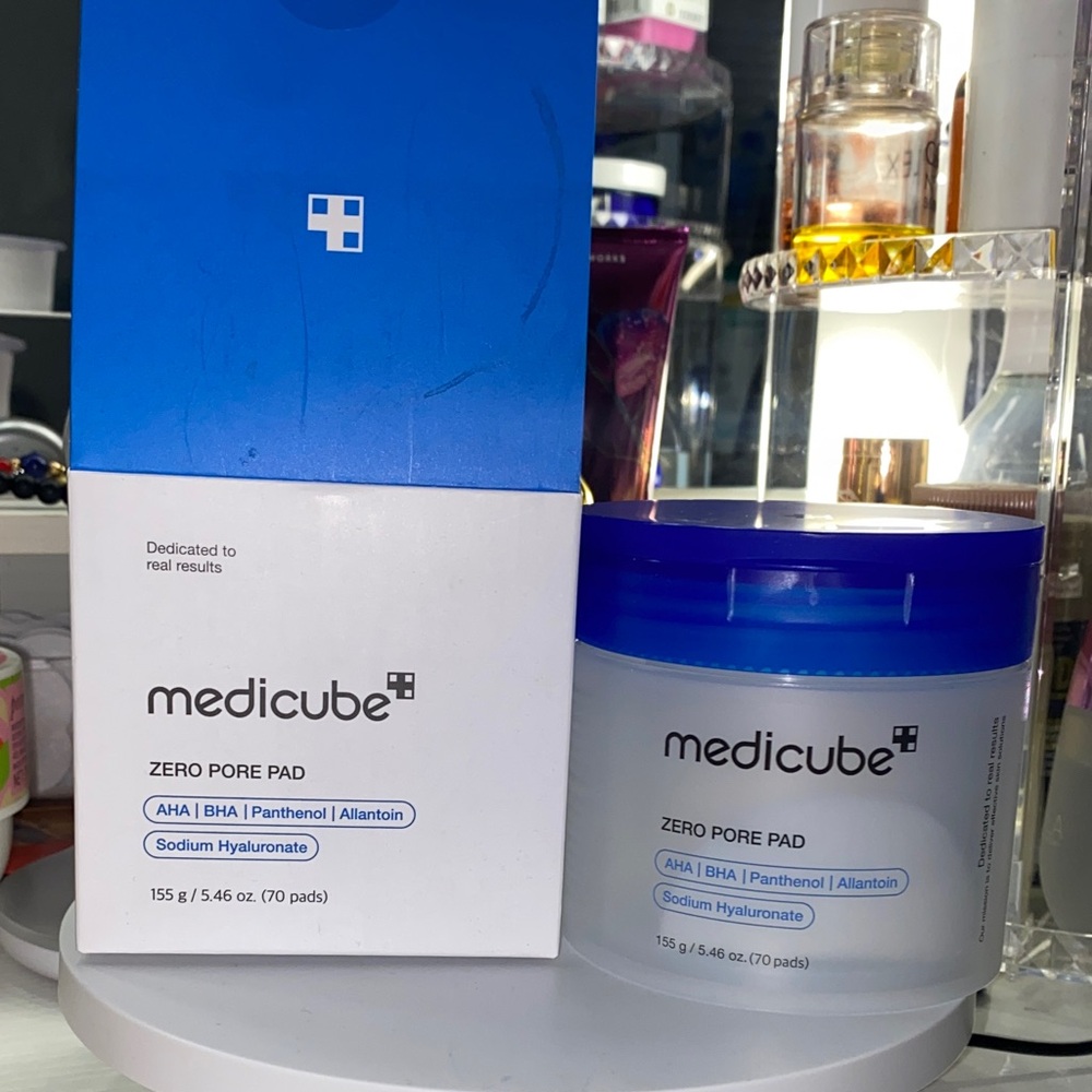 Medicube Zero Pore Pad - Blue and White